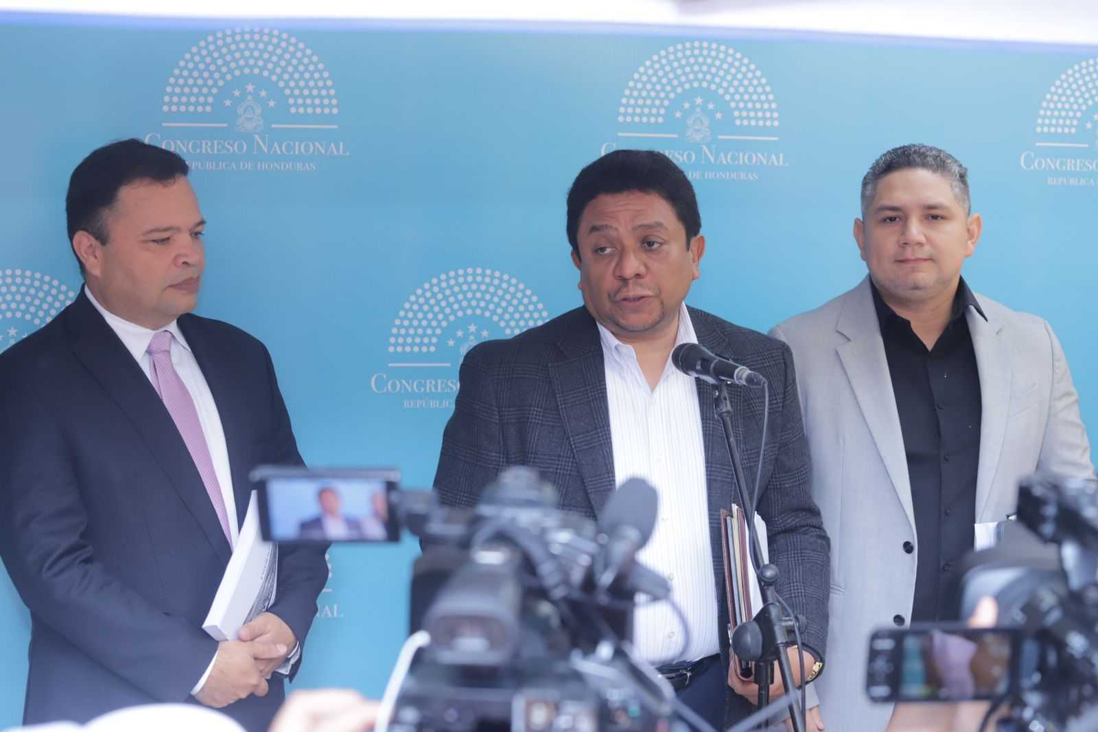 Comisión recomendará a la PGR la revisión y la anulación del contrato de Palmerola